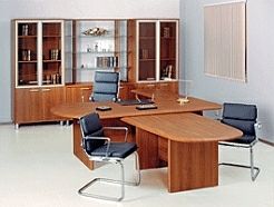 Столы в офисе