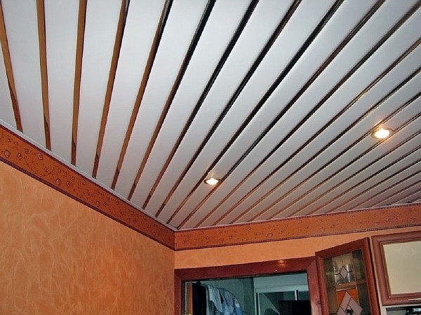 Подвесной реечный потолок. Фото 16