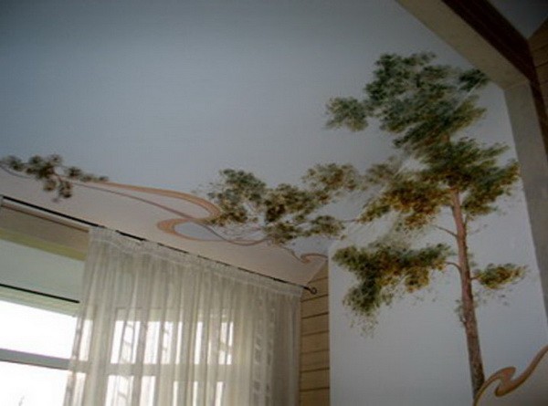 Обои на потолке. Рисунок - дерево. Фото 20