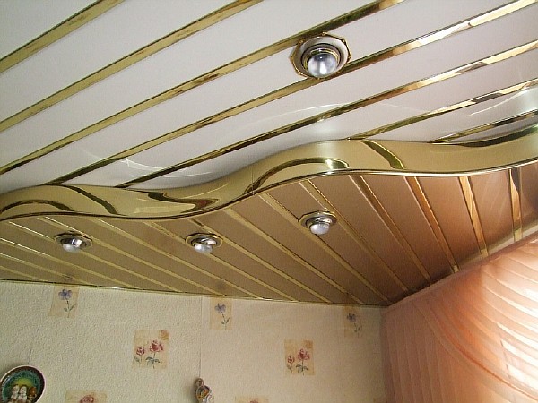 Реечный двухуровневый потолок. Фото 21