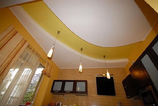 Потолок из гипсокартона на кухне. Фото 25