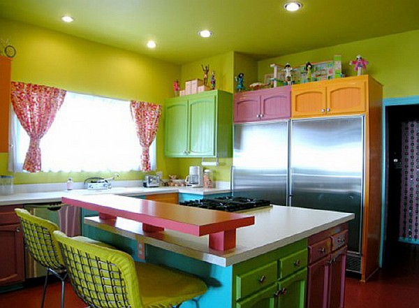 Стены окрашенные в салатовый цвет. Кухня. Фото 3