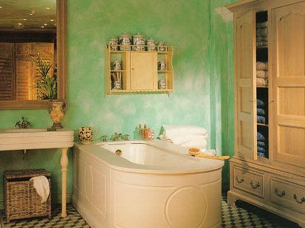 Стены в ванной окрашенные в зеленый цвет. Фото 48