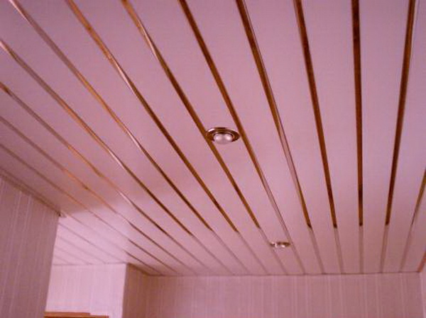 Розовый реечный потолок. Фото 36