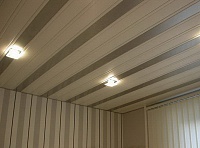 Реечный потолок, подобранный под обои. Фото 40
