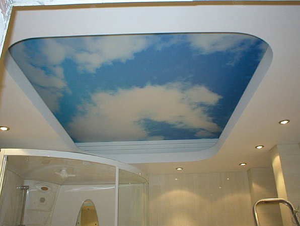 Многоуровневый потолок в ванной. Фото 34
