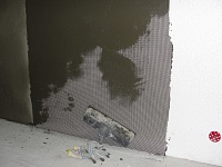 Выравнивание стен шпаклевкой с использованием специальной сетки. Фото 20