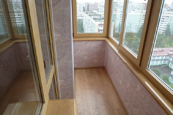 Отделка балкона панелями под мрамор. Фото 2