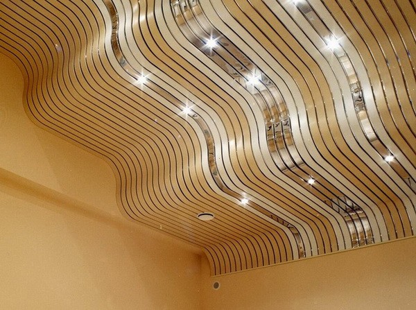Реечный потолок в форме волны. Фото 14
