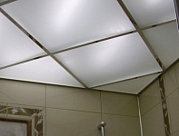 Кассетный потолок в ванной. Фото 10