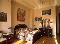 Венецианская штукатурка в интерьере спальной комнаты. Фото 30