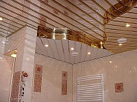 Двухуровневый реечный потолок в ванной. Фото 5