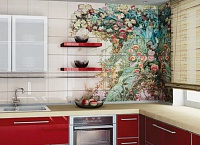 Керамическая плитка с рисунком на стенах кухни. Фото 19