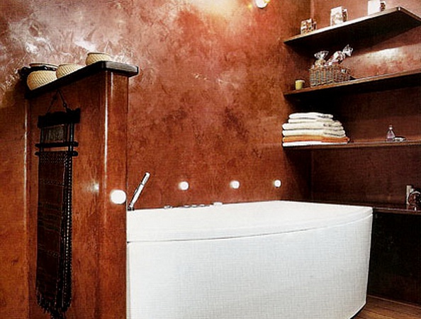 Декоративная штукатурка коричневых тонов в ванной комнате. Фото 14