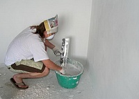 Выравнивание стен в комнате с помощью штукатурки. Фото 23